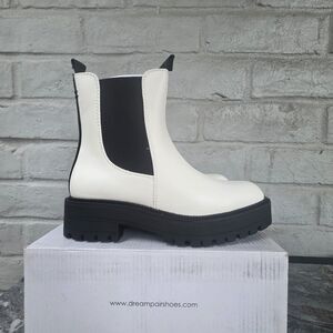 Dream Pairs Women's Size 6 White Chunky Lug Sole Chelsea Boots New In Box
